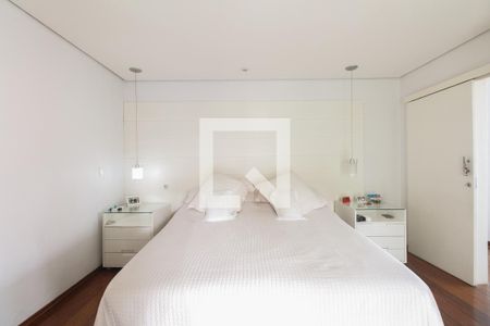 Casa à venda com 430m², 4 quartos e 8 vagasSuíte 1