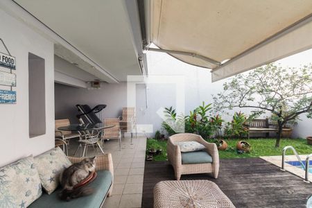 Casa à venda com 430m², 4 quartos e 8 vagasChurrasqueira e Piscina 