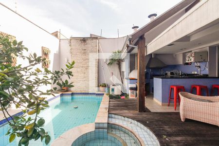 Casa à venda com 430m², 4 quartos e 8 vagasChurrasqueira e Piscina 