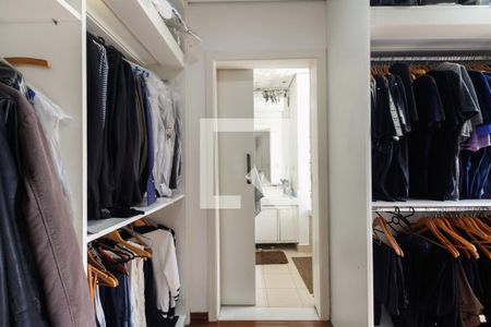 Casa à venda com 430m², 4 quartos e 8 vagasCloset Suíte 1