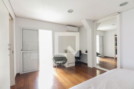 Casa à venda com 430m², 4 quartos e 8 vagasSuíte 1