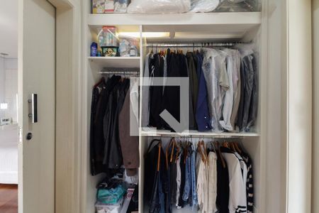 Casa à venda com 430m², 4 quartos e 8 vagasCloset Suíte 1