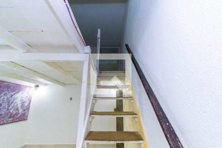 Escada de casa para alugar com 1 quarto, 37m² em Chácara Belenzinho, São Paulo