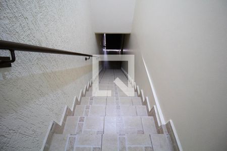 Casa para alugar com 300m², 3 quartos e 4 vagasEscada