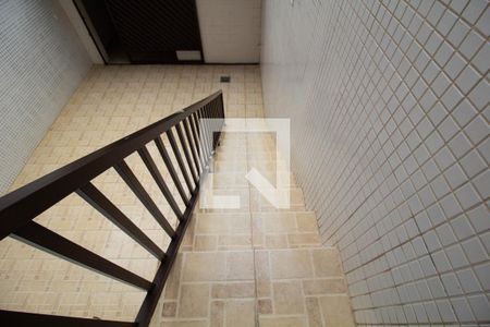 Casa para alugar com 300m², 3 quartos e 4 vagasEscada