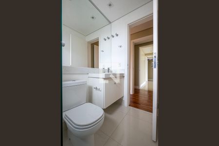 Apartamento para alugar com 215m², 3 quartos e 4 vagasSuíte 3 - Banheiro