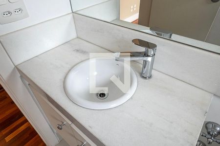 Apartamento para alugar com 215m², 3 quartos e 4 vagasSuíte 2 - Banheiro