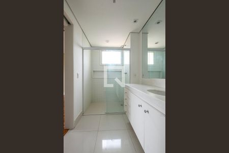 Apartamento para alugar com 215m², 3 quartos e 4 vagasSuíte 1 - Banheiro