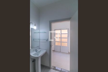 Casa à venda com 160m², 3 quartos e 2 vagas Casa à venda com 160m², 3 quartos e 2 vagasBanheiro 1