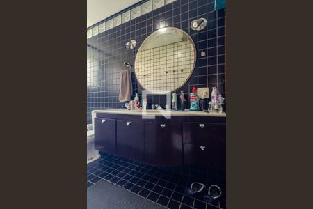 Apartamento à venda com 300m², 3 quartos e 1 vaga Apartamento à venda com 300m², 3 quartos e 1 vagaBanheiro 1- Suíte