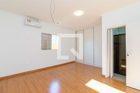Casa à venda com 190m², 4 quartos e 3 vagasSuíte