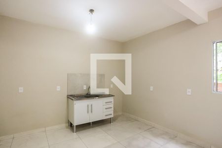 Cozinha  de kitnet/studio para alugar com 1 quarto, 28m² em Vila das Oliveiras, Taboão da Serra