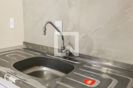 Cozinha  - Detalhe de kitnet/studio para alugar com 1 quarto, 28m² em Vila das Oliveiras, Taboão da Serra