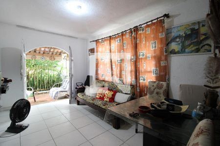 Sala de casa de condomínio para alugar com 2 quartos, 200m² em Freguesia (jacarepaguá), Rio de Janeiro