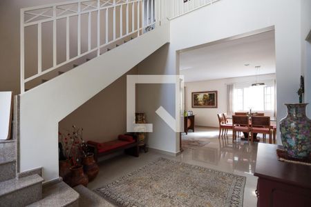 Casa de condomínio para alugar com 480m², 4 quartos e 4 vagasCorredor de acesso