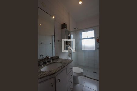 Casa de condomínio para alugar com 480m², 4 quartos e 4 vagasBanheiro do Quarto 3