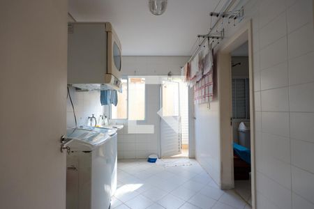 Casa de condomínio para alugar com 480m², 4 quartos e 4 vagasÁrea de Serviço