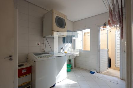 Casa de condomínio para alugar com 480m², 4 quartos e 4 vagasÁrea de Serviço