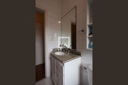 Casa de condomínio para alugar com 480m², 4 quartos e 4 vagasBanheiro do Quarto 3