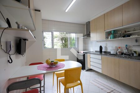 Casa de condomínio para alugar com 480m², 4 quartos e 4 vagasCozinha