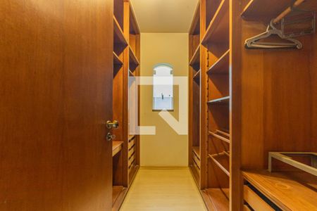 Casa à venda com 740m², 7 quartos e 5 vagasCloset da Suíte 1