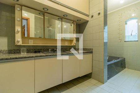 Casa à venda com 740m², 7 quartos e 5 vagasBanheiro da Suíte 1