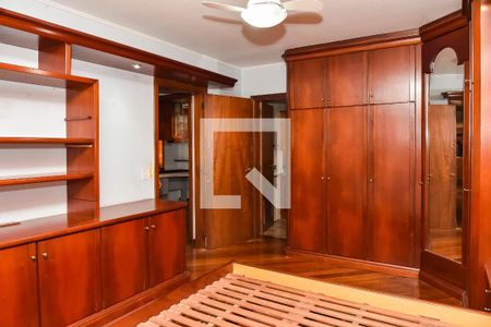 Casa à venda com 400m², 7 quartos e 5 vagas Casa à venda com 400m², 7 quartos e 5 vagasSuíte