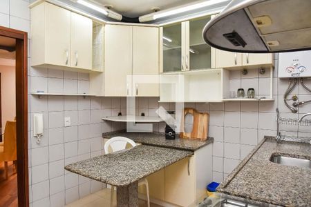 Casa à venda com 400m², 7 quartos e 5 vagas Casa à venda com 400m², 7 quartos e 5 vagasCozinha