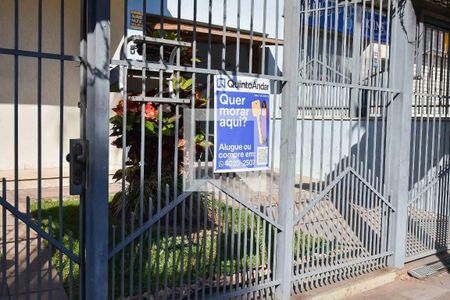 Casa à venda com 400m², 7 quartos e 5 vagas Casa à venda com 400m², 7 quartos e 5 vagasPlaquinha instalada na fachada da casa