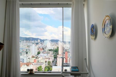 Sala de apartamento à venda com 2 quartos, 78m² em Sagrada Família, Belo Horizonte