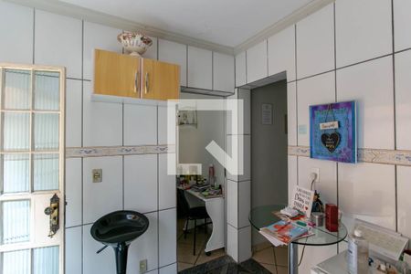 Casa à venda com 390m², 5 quartos e 5 vagas Casa à venda com 390m², 5 quartos e 5 vagasCozinha