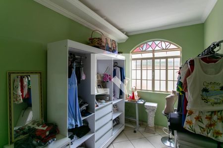 Casa à venda com 390m², 5 quartos e 5 vagas Casa à venda com 390m², 5 quartos e 5 vagasQuarto 4