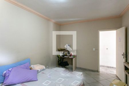 Casa à venda com 390m², 5 quartos e 5 vagas Casa à venda com 390m², 5 quartos e 5 vagasQuarto 2