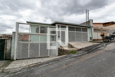 Casa à venda com 390m², 5 quartos e 5 vagas Casa à venda com 390m², 5 quartos e 5 vagasFachada