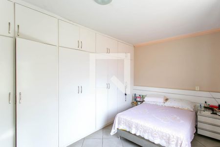 Casa à venda com 390m², 5 quartos e 5 vagas Casa à venda com 390m², 5 quartos e 5 vagasQuarto Suíte