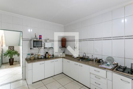 Casa à venda com 390m², 5 quartos e 5 vagas Casa à venda com 390m², 5 quartos e 5 vagasCozinha