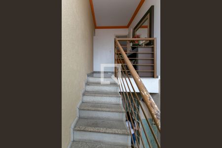 Casa à venda com 390m², 5 quartos e 5 vagas Casa à venda com 390m², 5 quartos e 5 vagasEscada