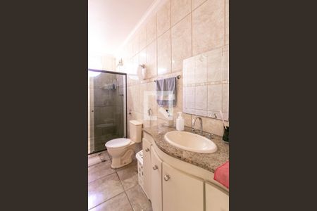 Casa à venda com 390m², 5 quartos e 5 vagas Casa à venda com 390m², 5 quartos e 5 vagasBanheiro Social