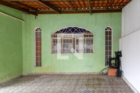 Casa à venda com 390m², 5 quartos e 5 vagas Casa à venda com 390m², 5 quartos e 5 vagasVaranda