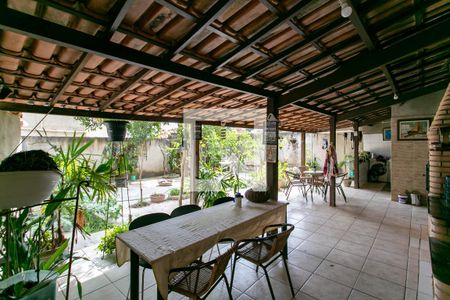 Casa à venda com 390m², 5 quartos e 5 vagas Casa à venda com 390m², 5 quartos e 5 vagasEspaço Gourmet