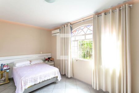 Casa à venda com 390m², 5 quartos e 5 vagas Casa à venda com 390m², 5 quartos e 5 vagasQuarto Suíte