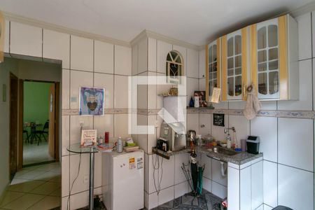 Casa à venda com 390m², 5 quartos e 5 vagas Casa à venda com 390m², 5 quartos e 5 vagasCozinha