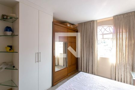 Casa à venda com 390m², 5 quartos e 5 vagas Casa à venda com 390m², 5 quartos e 5 vagasQuarto 1