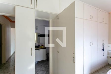 Casa à venda com 390m², 5 quartos e 5 vagas Casa à venda com 390m², 5 quartos e 5 vagasBanheiro da Suíte