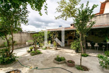 Casa à venda com 390m², 5 quartos e 5 vagas Casa à venda com 390m², 5 quartos e 5 vagasQuintal