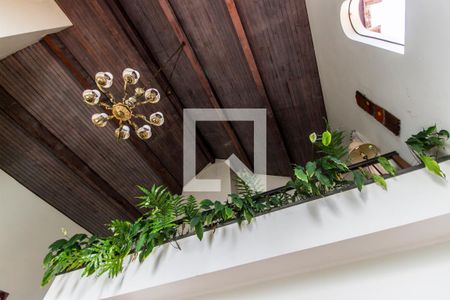 Detalhe Sala de casa de condomínio à venda com 3 quartos, 400m² em Alphaville, Santana de Parnaíba