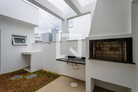 Casa de condomínio à venda com 105m², 3 quartos e 2 vagasQuintal