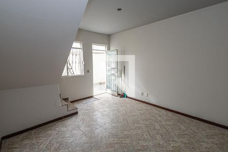 Sala de casa de condomínio à venda com 2 quartos, 75m² em São João Batista (venda Nova), Belo Horizonte