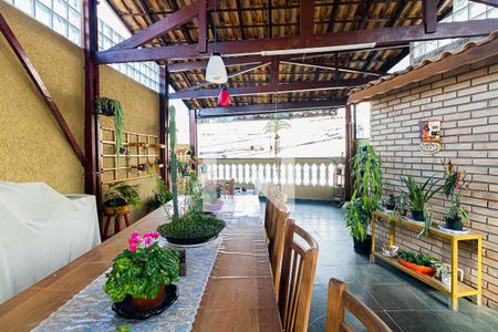 Casa à venda com 115m², 2 quartos e 1 vagaÁrea de Serviço e Churrasqueira