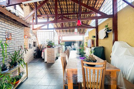 Casa à venda com 115m², 2 quartos e 1 vagaÁrea de Serviço e Churrasqueira